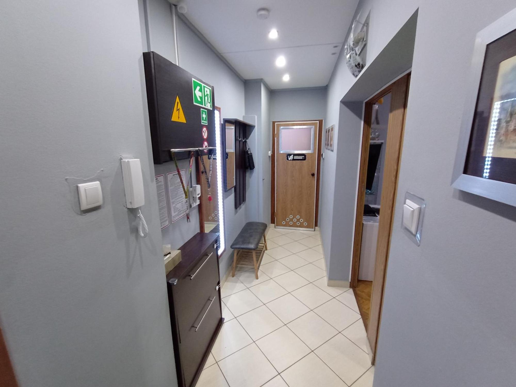 Apartament Venge -Cale Mieszkanie 46M2 Na Wylacznosc - Z Jedna Sypialnia I Jednym Sypialno-Salonem -3 Pietro Bez Windy- Rezerwacja Bez Karty Kredytowej-Klimatyzacja-Netflix-2 Lozeczka Dzieciece- Bezplatny Parking Publiczny Вроцлав Екстер'єр фото