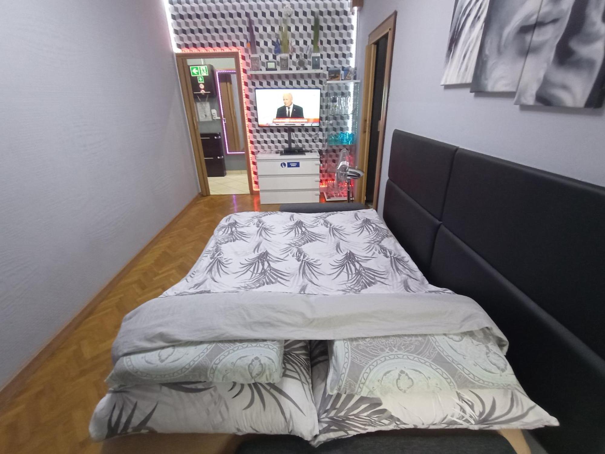 Apartament Venge -Cale Mieszkanie 46M2 Na Wylacznosc - Z Jedna Sypialnia I Jednym Sypialno-Salonem -3 Pietro Bez Windy- Rezerwacja Bez Karty Kredytowej-Klimatyzacja-Netflix-2 Lozeczka Dzieciece- Bezplatny Parking Publiczny Вроцлав Екстер'єр фото